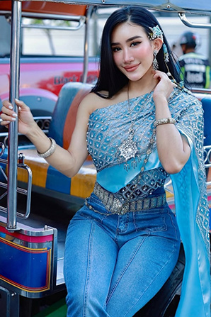 Lady											Soe from Thailand