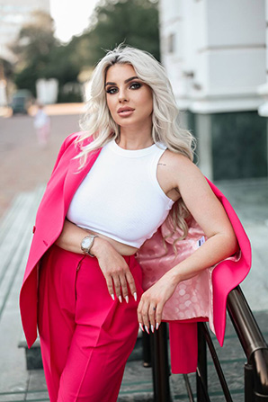 Lady											Olena from Ukraine